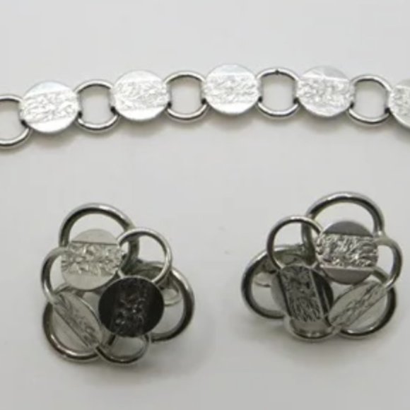 Silver Colored Necklace With Clip On Earrings - Picture 1 of 6